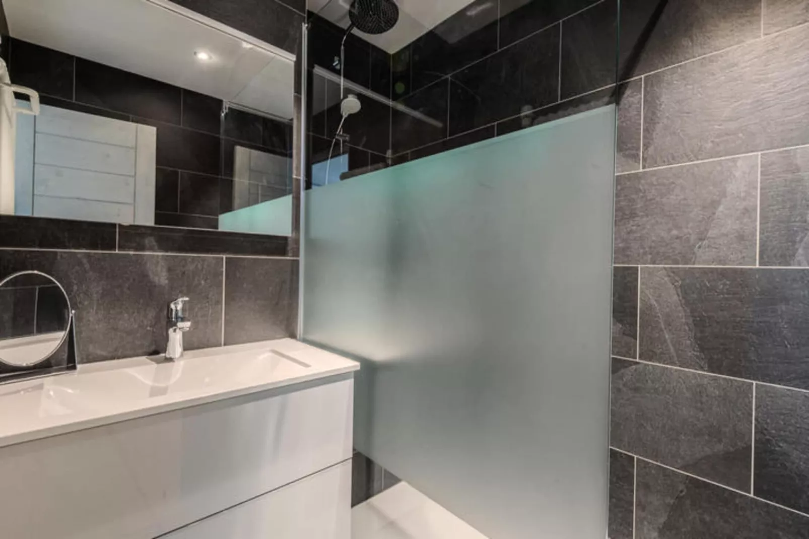 Résidence Le Nantaux-Badkamer