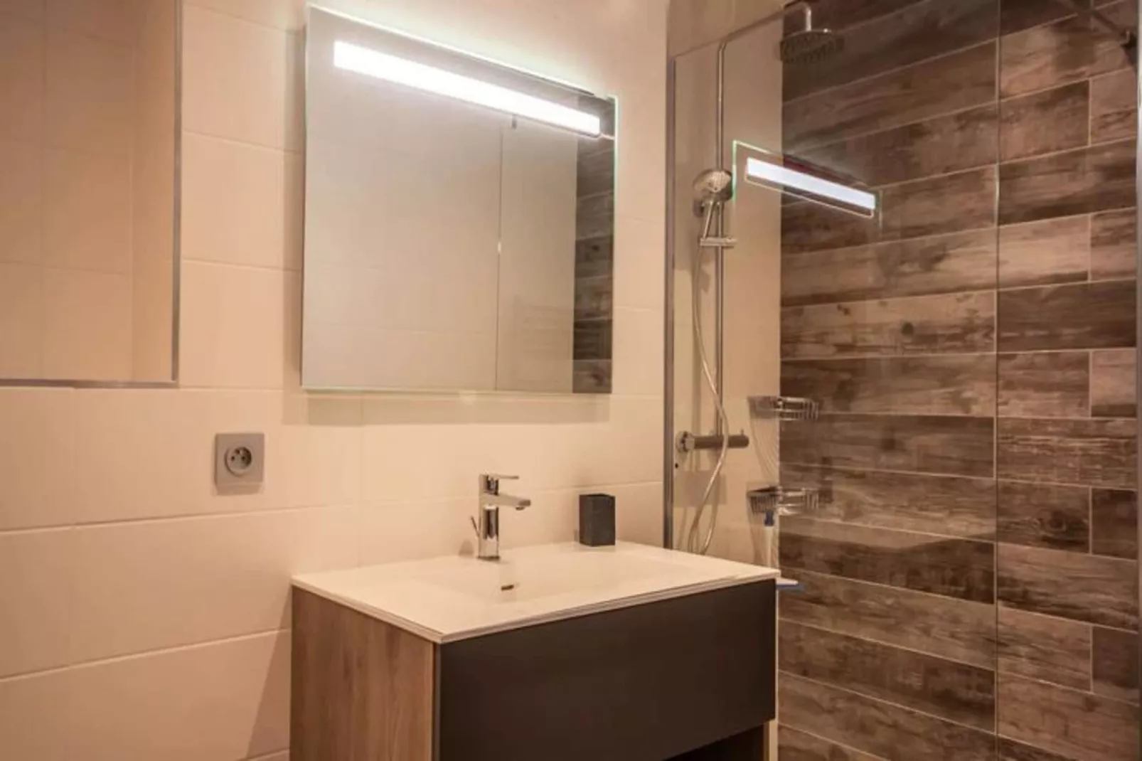 Résidence Les Portes Du Pleney-Badkamer