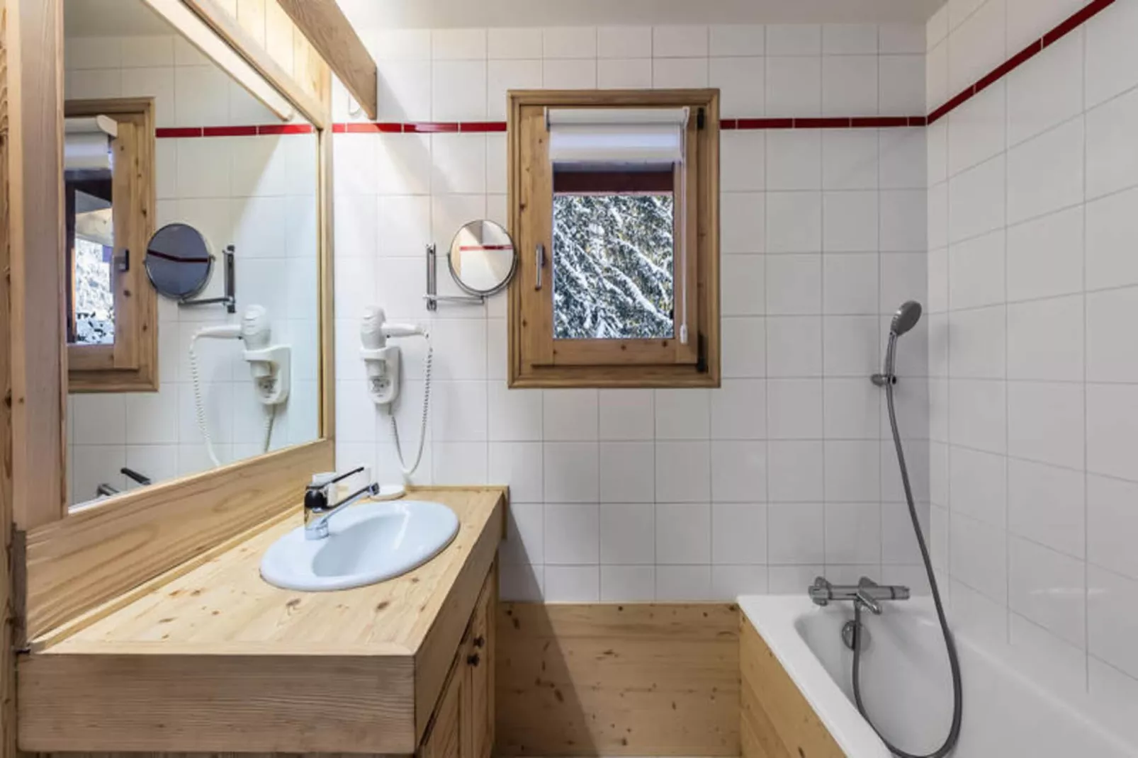 Résidence La Gelinotte-Badkamer