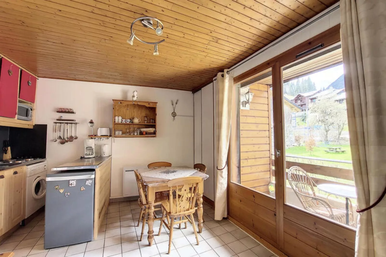 Appartements à Saint Jean d'Aulps-Eetkamer