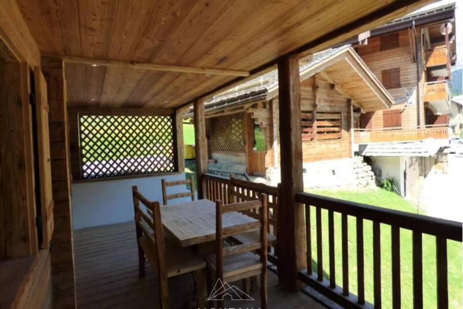 Chalet Rayjeanne-Buitenkant zomer