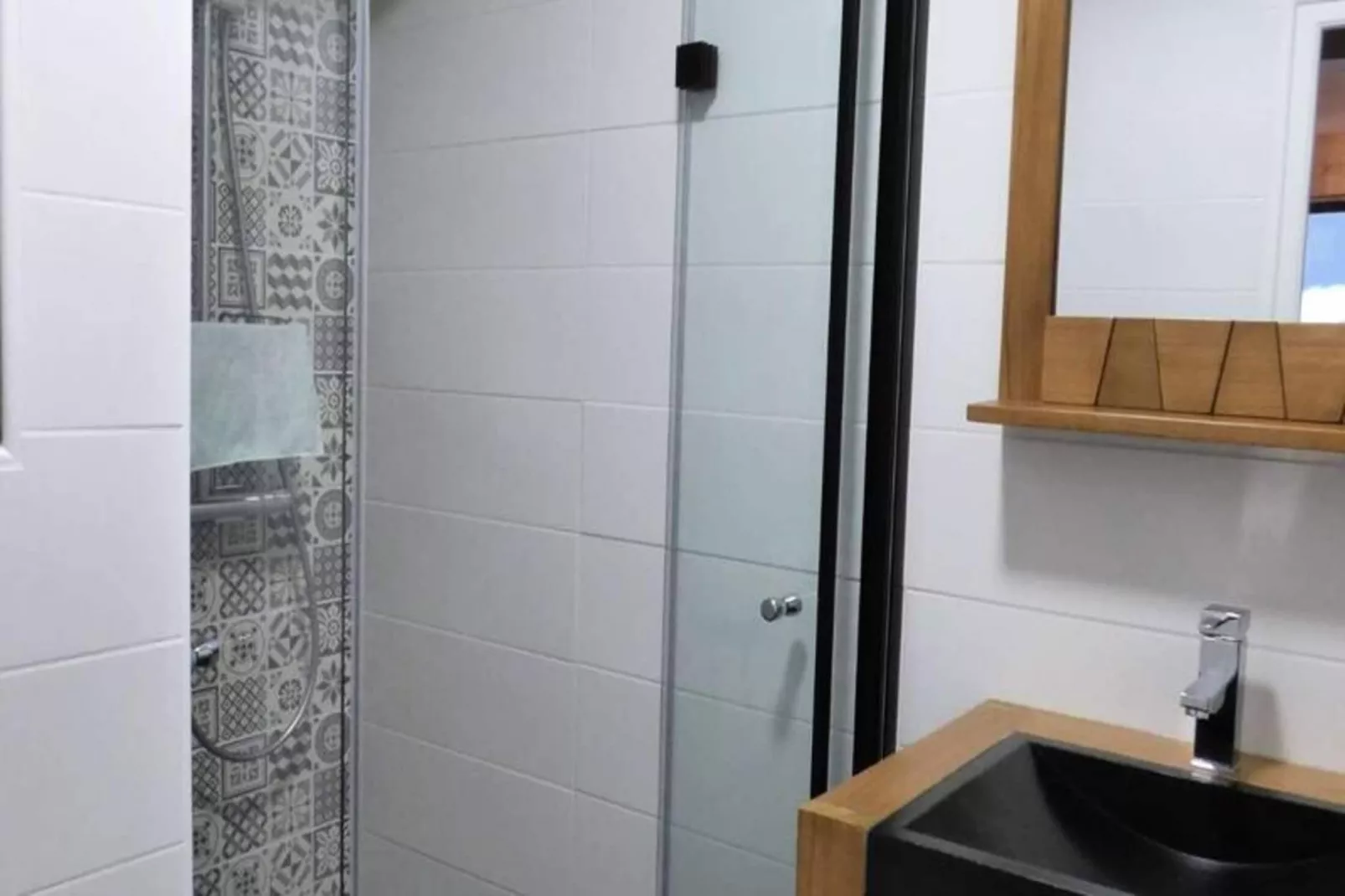 Résidence Eparvi-Badkamer