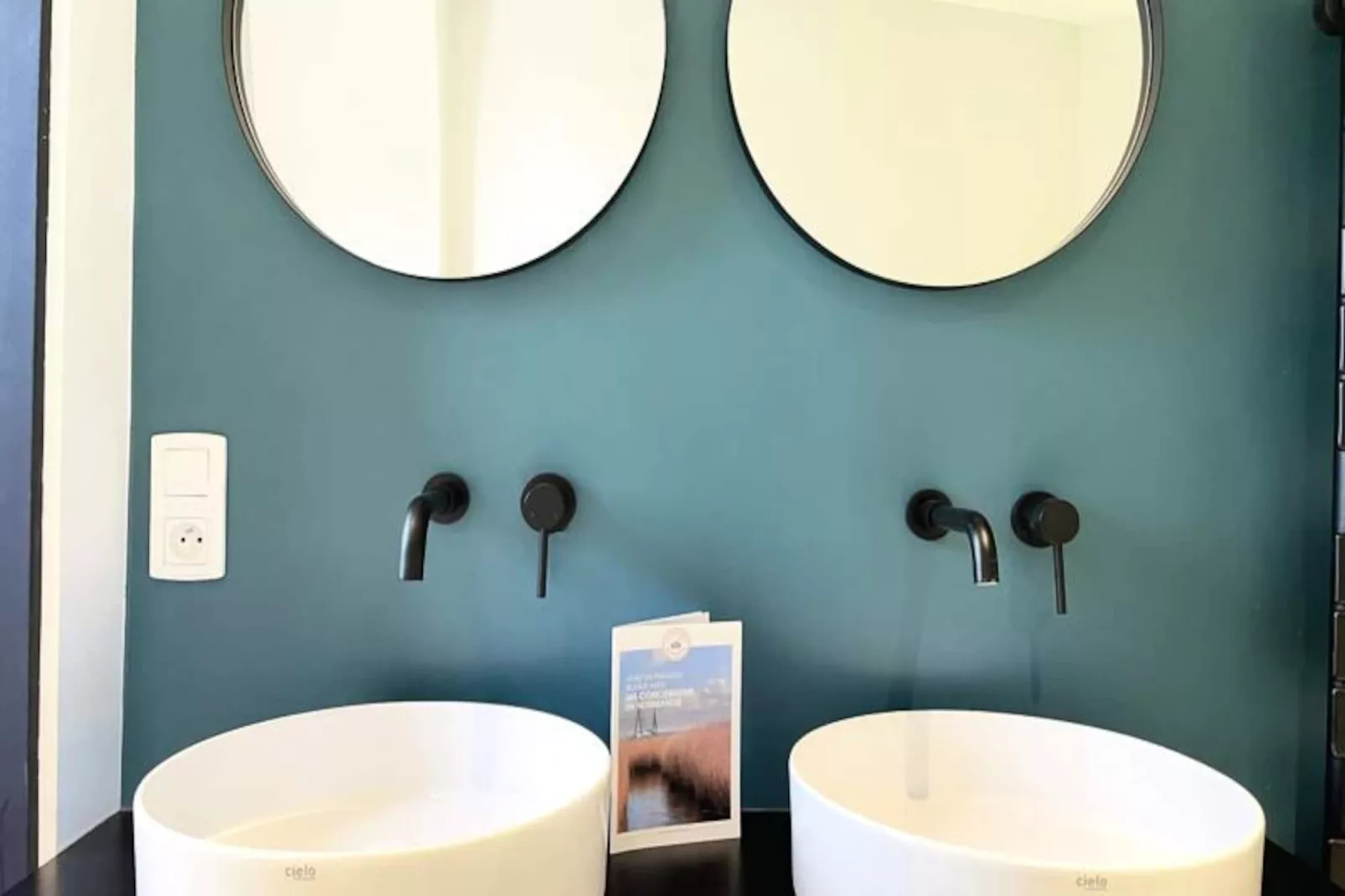 🌟 Charme Et El&eacute;gance - Coup De C&oelig;ur - Prox Gare-Image-tags.