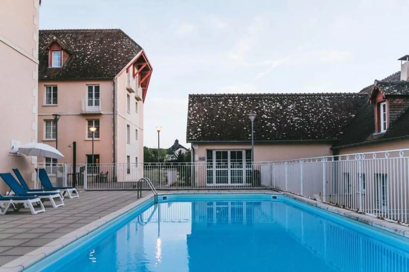 Appart'Hotel La Roche-Posay - Buitenkant zomer