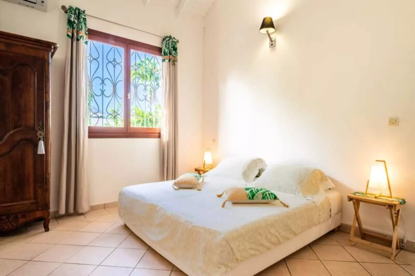 Villa Secr&egrave;te-Image-tags.