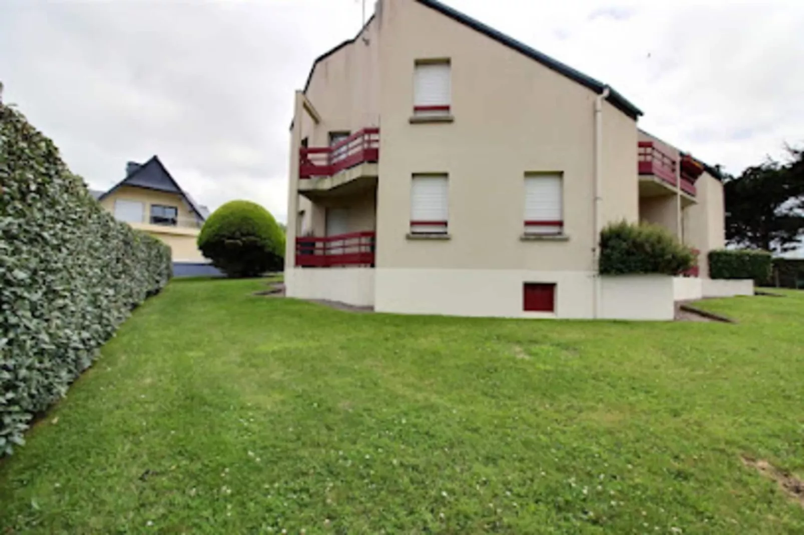 Résidence Maitre De Port-Buitenkant zomer