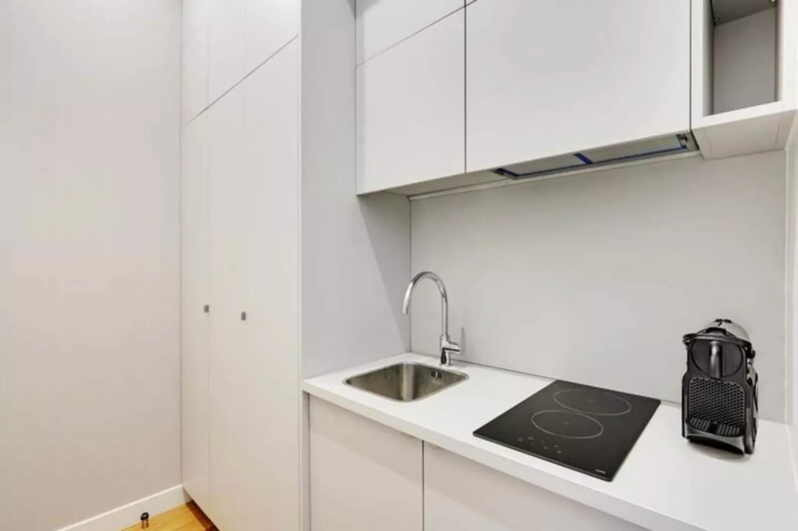 Maison Labruy&egrave;re - Suite Aviau-Buitenkant zomer