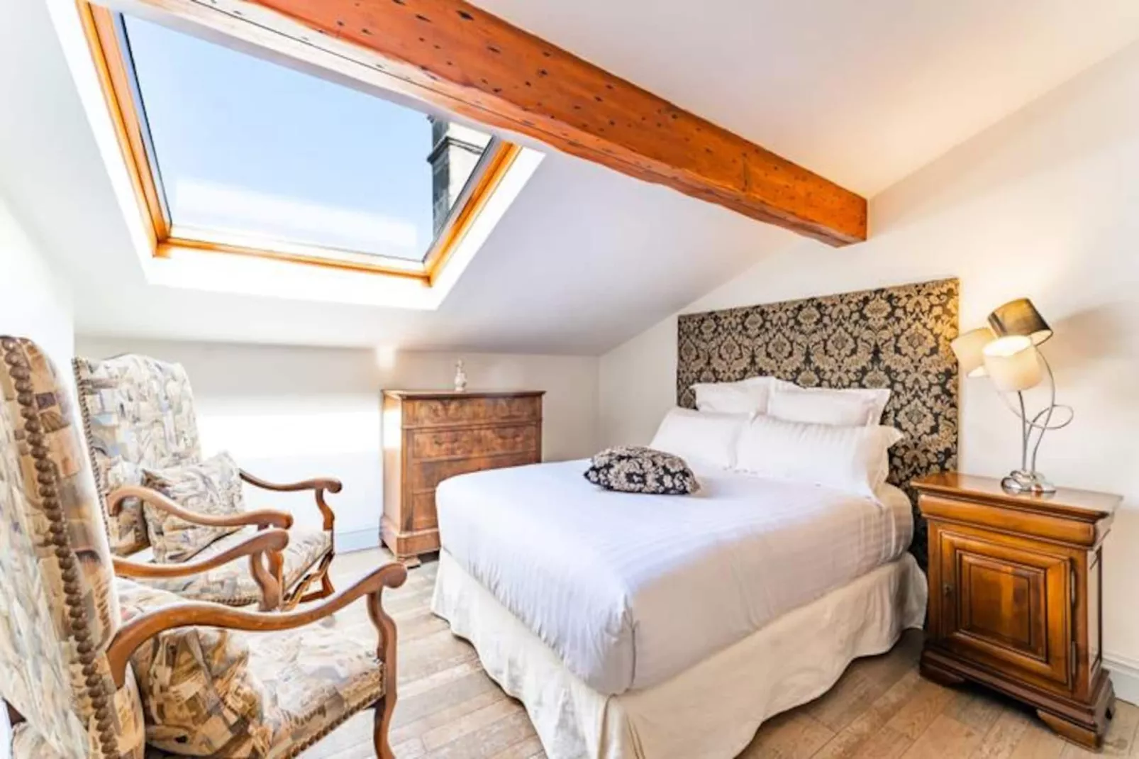 Magnifique Appartement De 160m&sup2; De 3 Chambres Quartier Saint-michel-Image-tags.