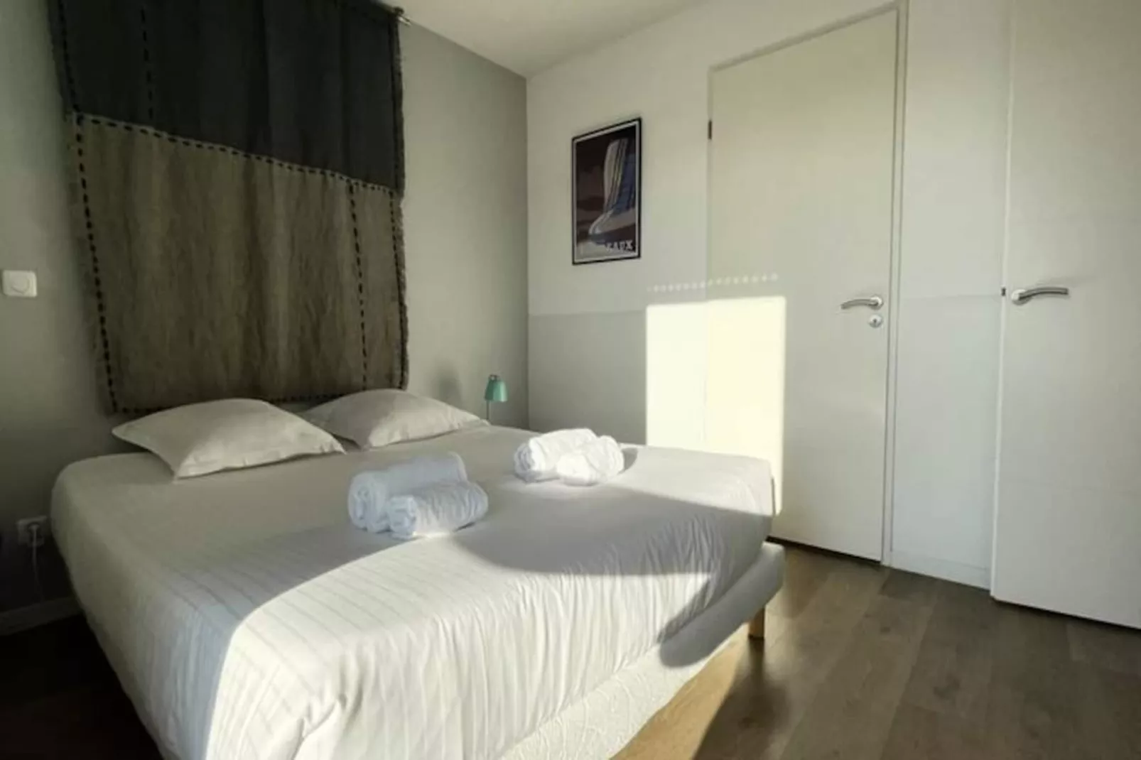 Spacieux Appartement Remarquablement Lumineux Avec Parking &agrave; La Cit&eacute; Du Vin-Image-tags.