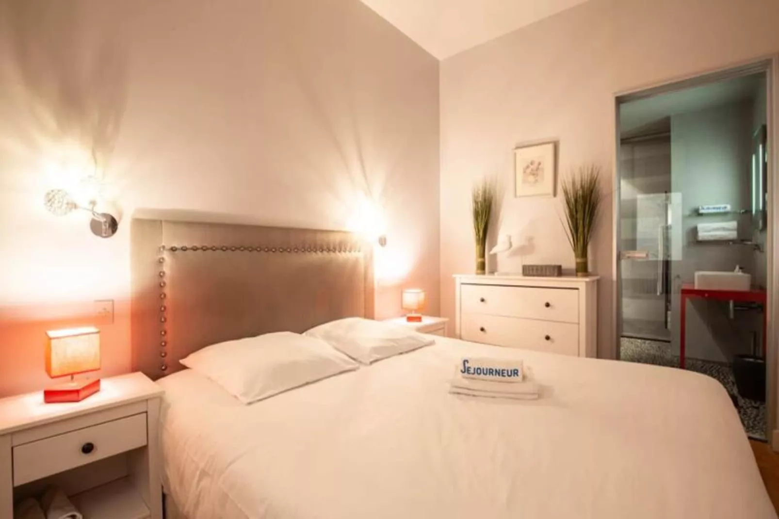 Superbe Appartement &agrave; La Belle Pierre Pour 4 Dans La Rue Des Antiquaires-Buitenkant zomer