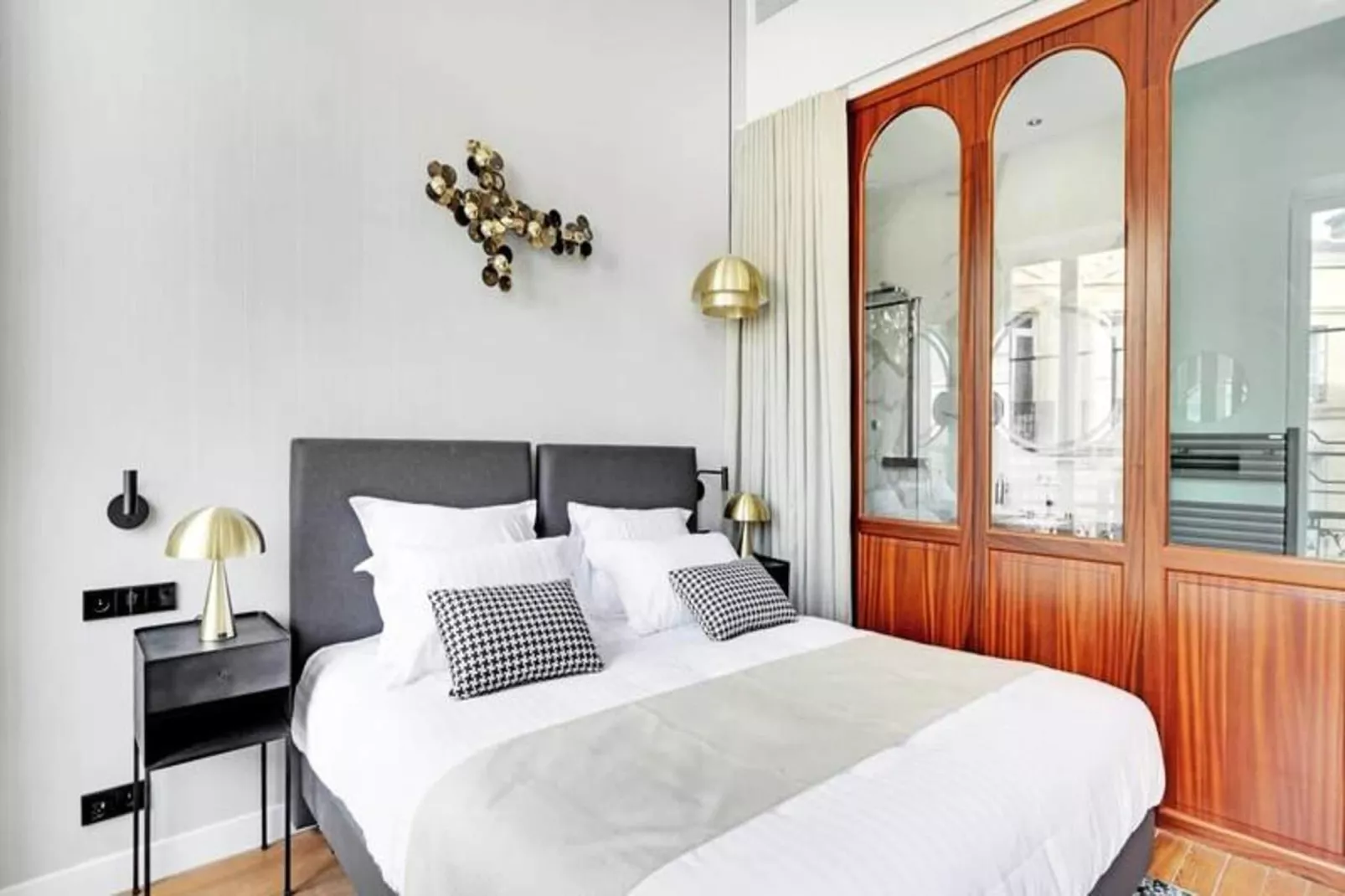 Maison Labruy&egrave;re - Suite Aviau-Buitenkant zomer