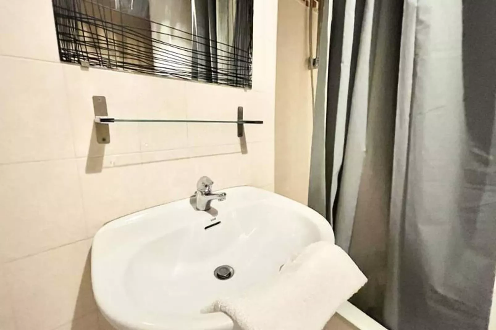 | Le F&eacute;lix 🌞 | Proche Gem, Gare | Tout &eacute;quip&eacute;-Badkamer