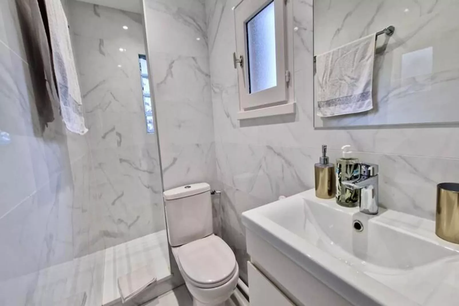 | Le Blue Revol  💡| R&eacute;nov&eacute;, Tout &eacute;quip&eacute;-Badkamer