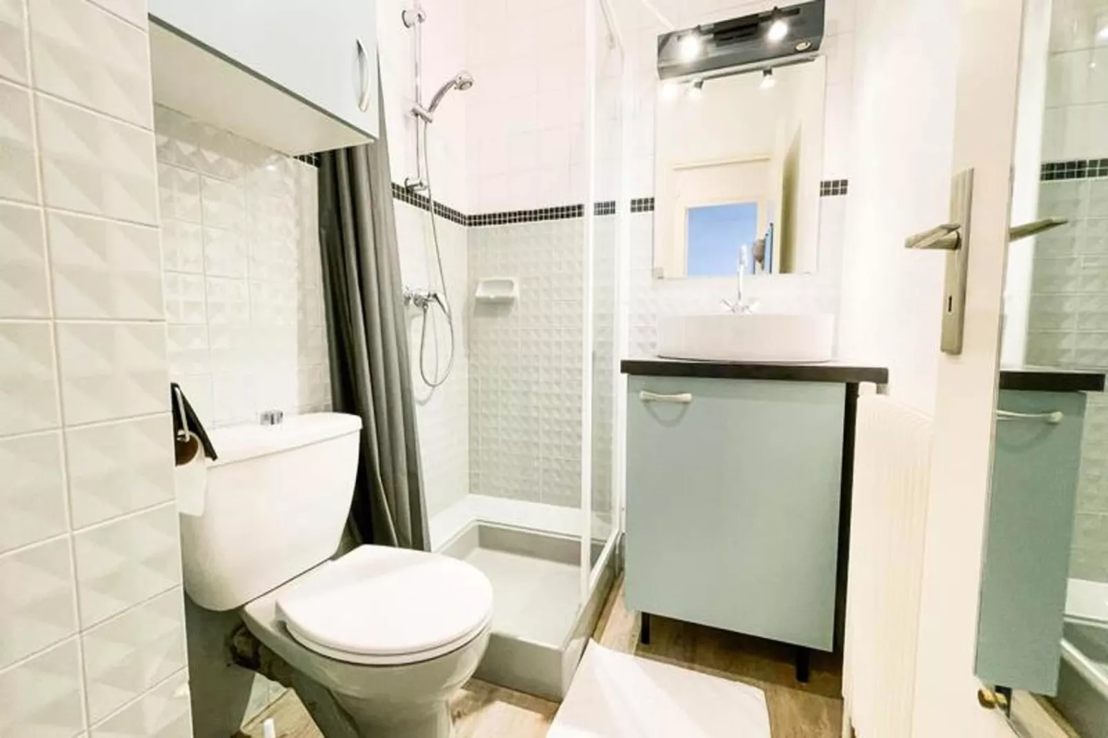 La Pause Grenobloise  - Studio - Balcon-Badkamer