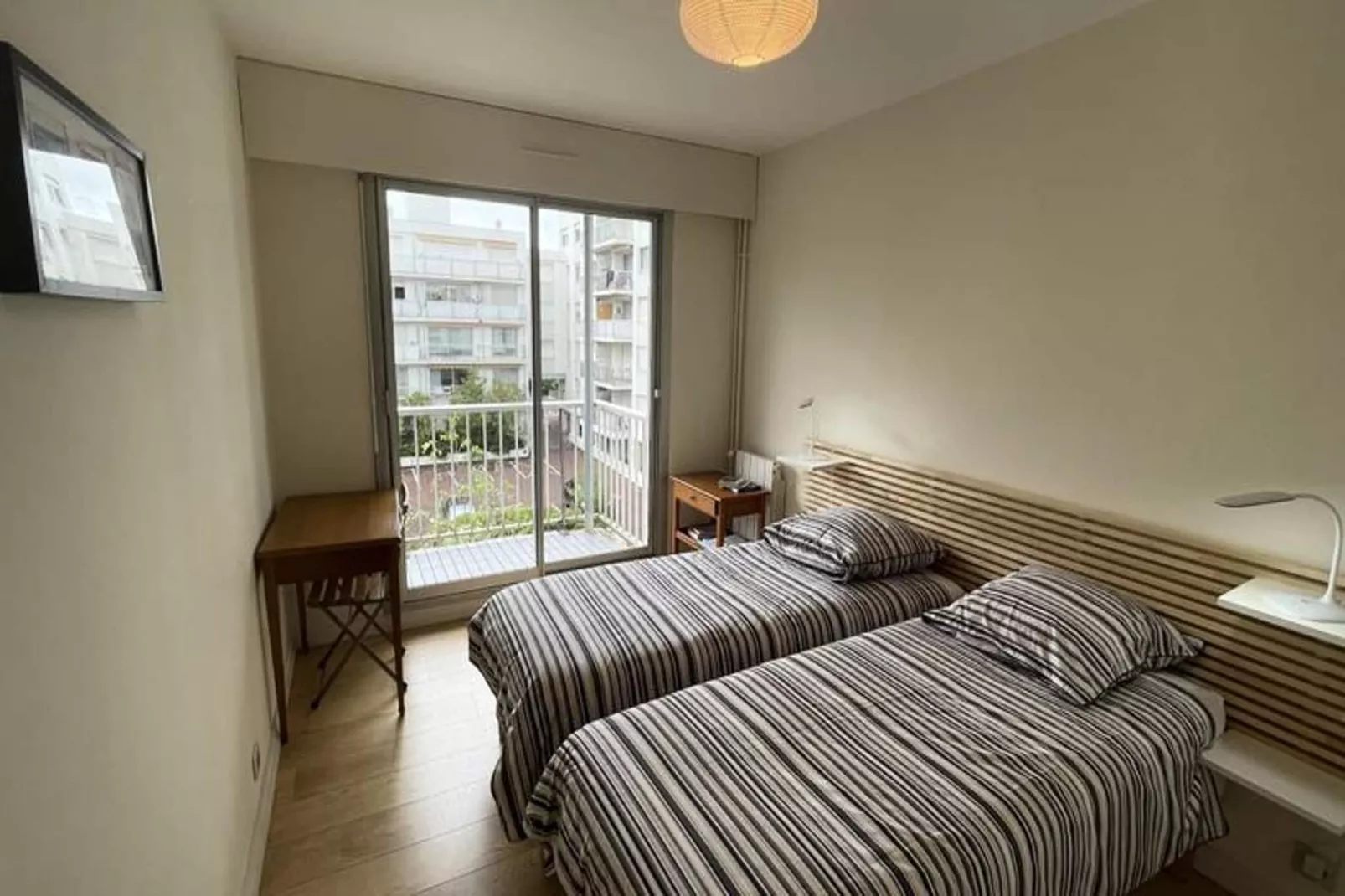 Superbe Appartement Avec Balcon, Garage, 3ch, &agrave; 5min De La Plage-Slaapkamer
