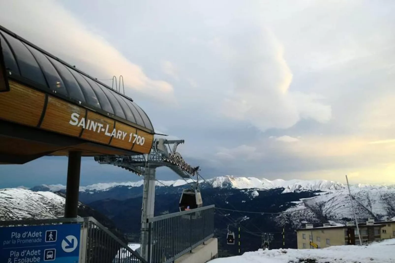 Résidence Arches Daure Bata-Image-tags.