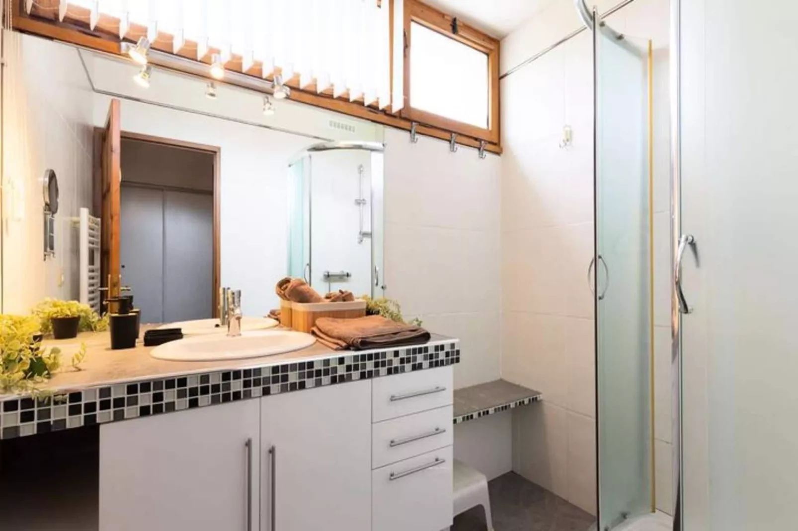 Résidence Les Isards-Badkamer