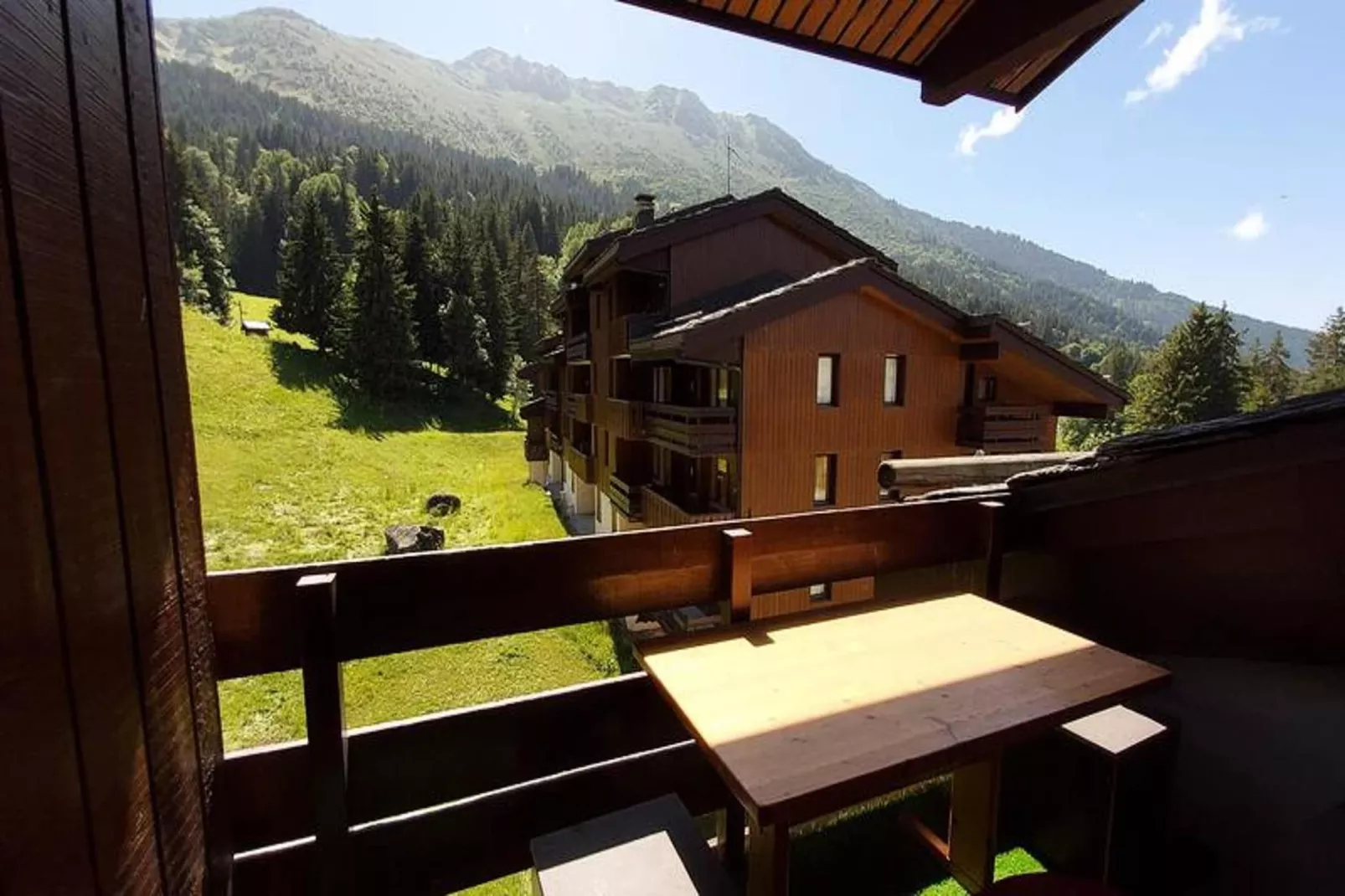 Résidence Lauziere Dessous G-Uitzicht zomer