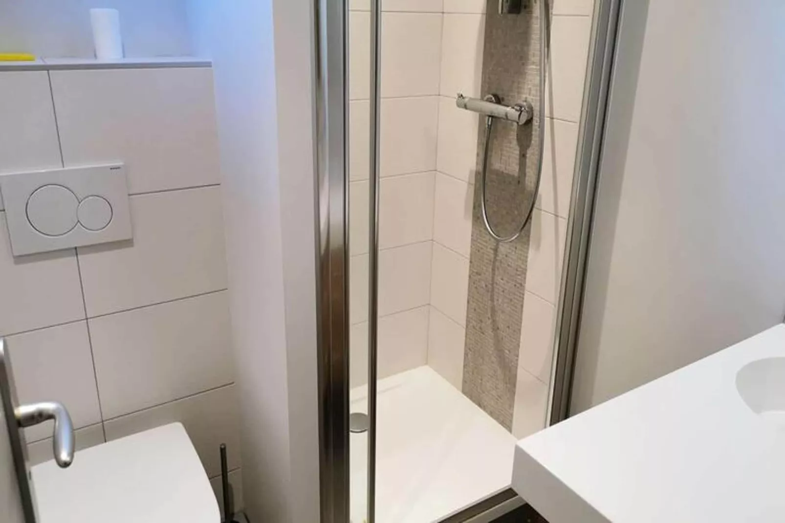 Résidence Lauziere Dessous-Badkamer