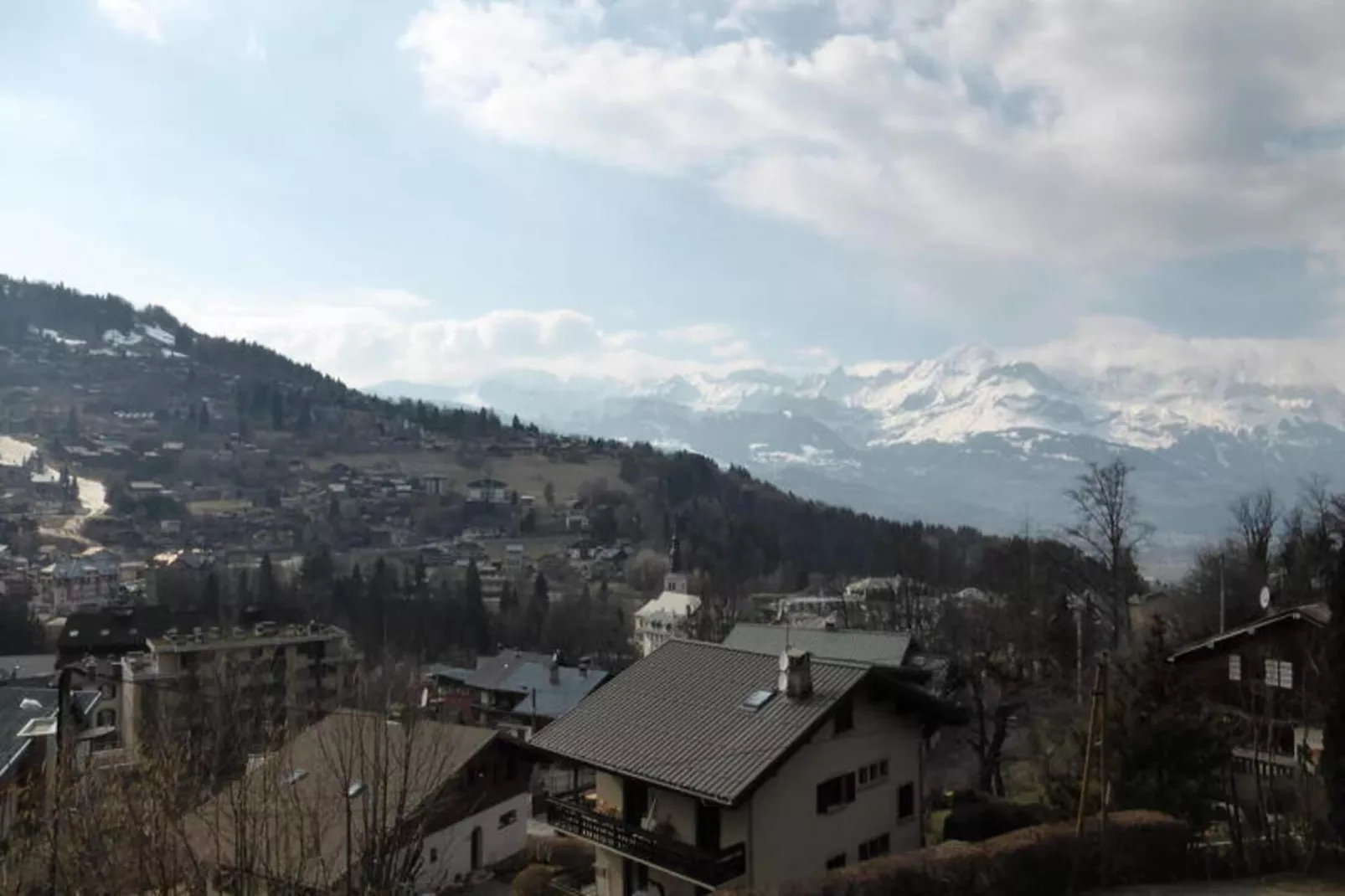 Résidence Les Loges-Buitenkant zomer