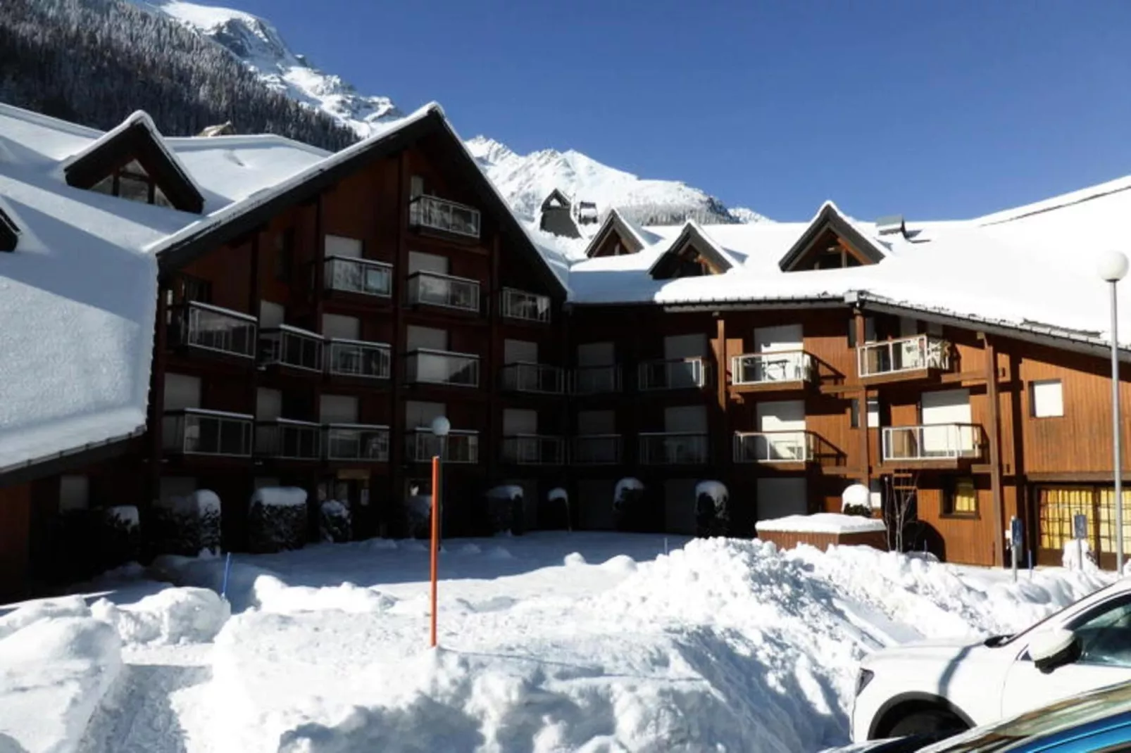 Résidence Combettes-Buitenkant zomer