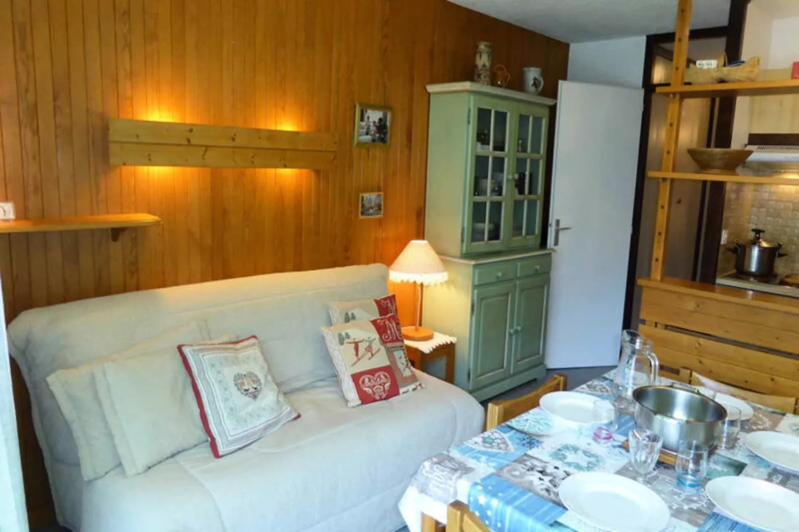 Résidence Le Brulaz-Buitenkant zomer