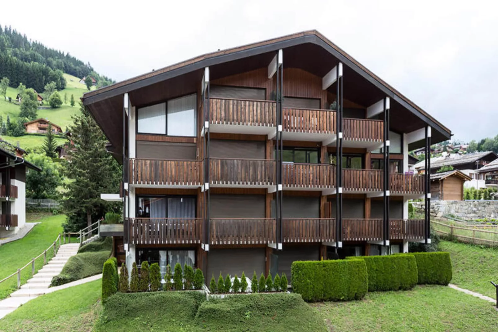 Résidence Granges C-Buitenkant zomer