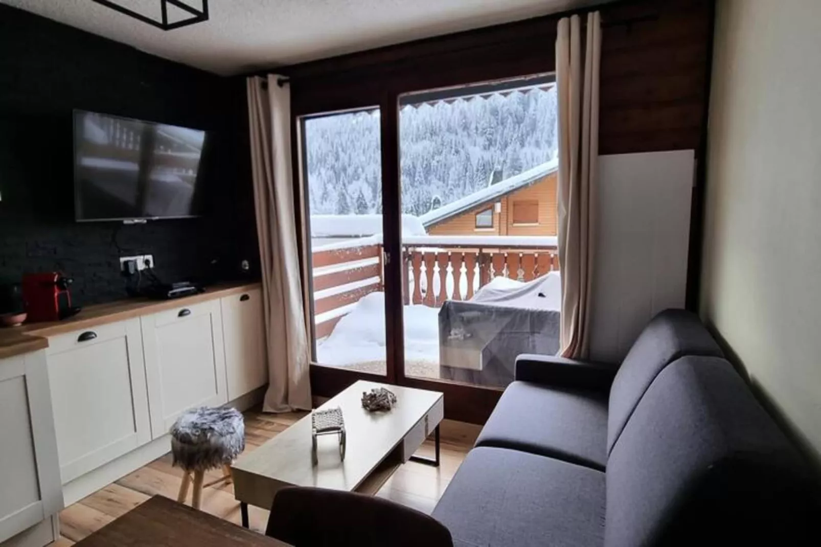 Résidence Les Perthuis-Buitenkant zomer