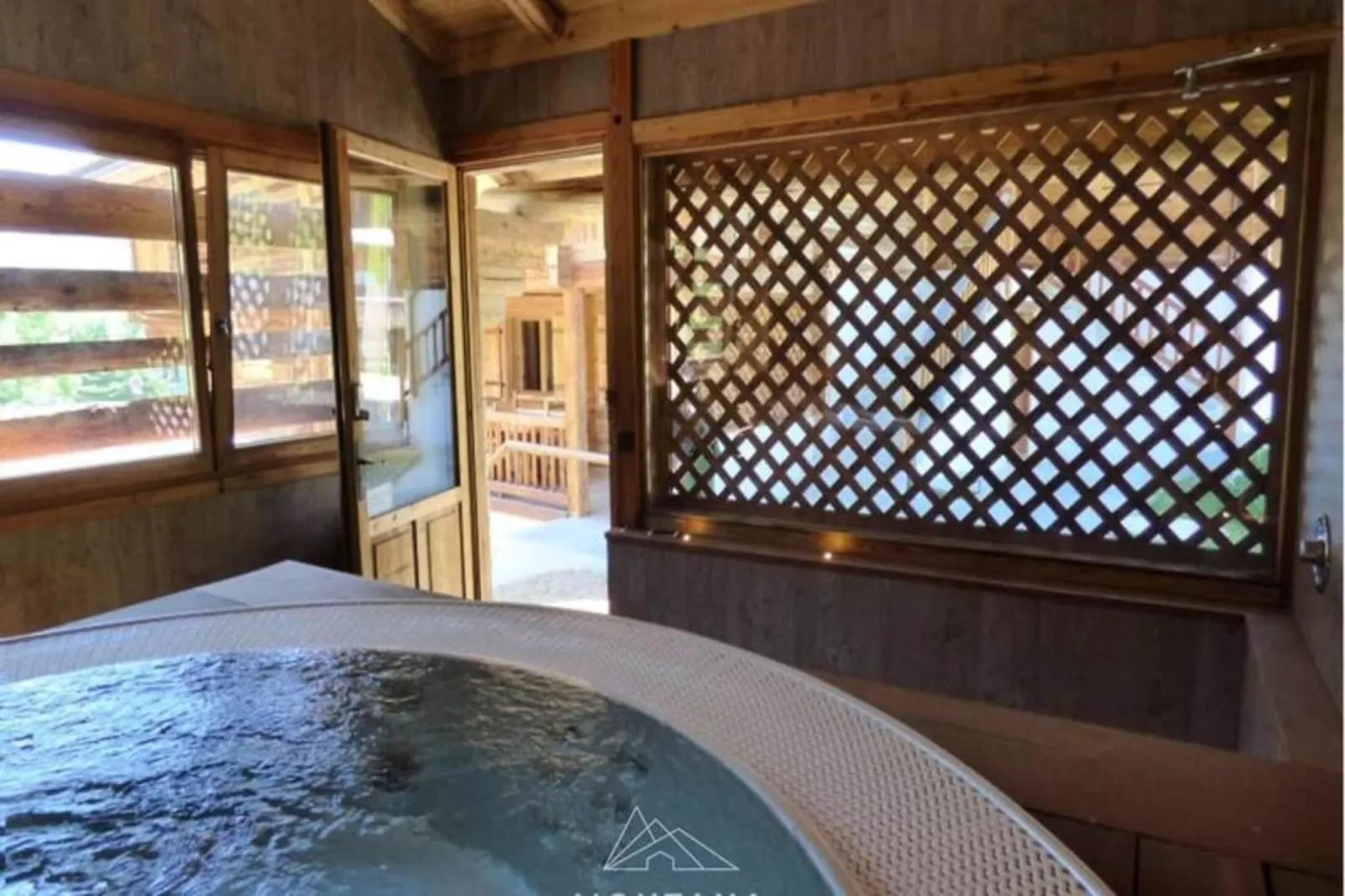 Chalet Rayjeanne-Buitenkant zomer