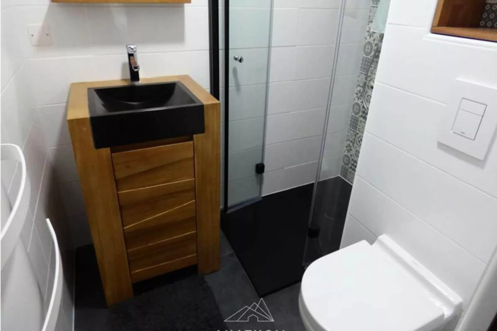 Résidence Eparvi-Badkamer