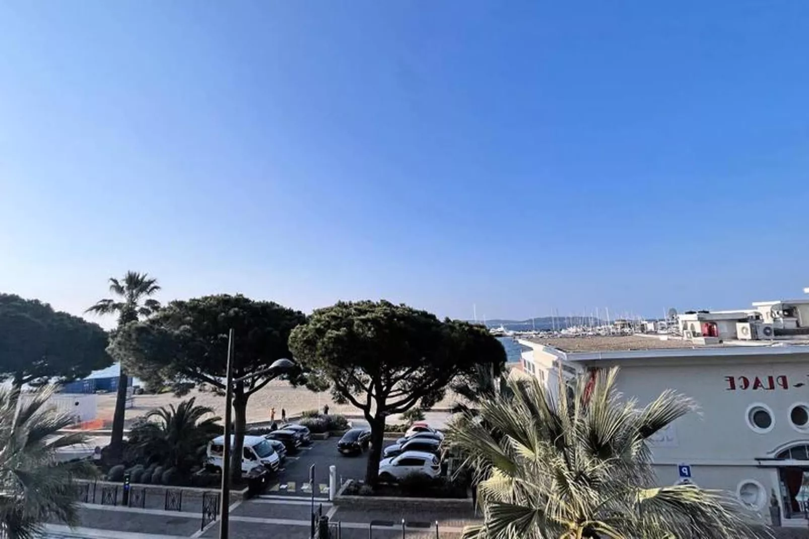 Résidence Les Dauphins-Uitzicht zomer