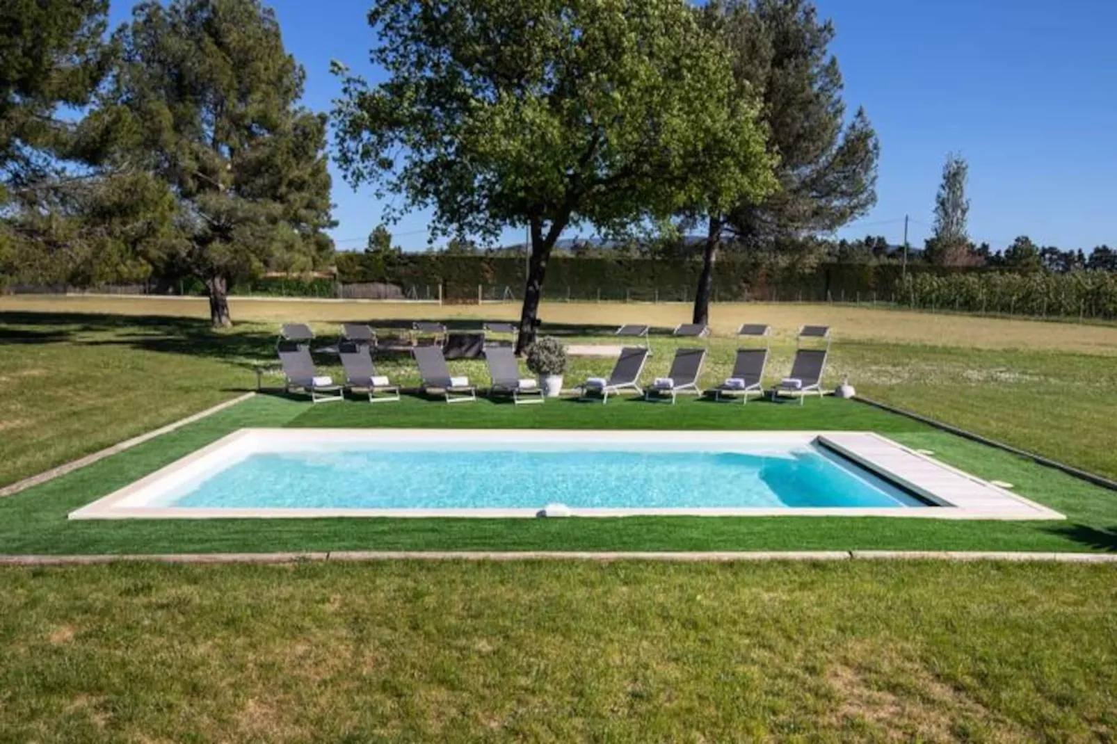 Maison Contemporaine - Grand Jardin Et Piscine Priv&eacute;e-Image-tags.