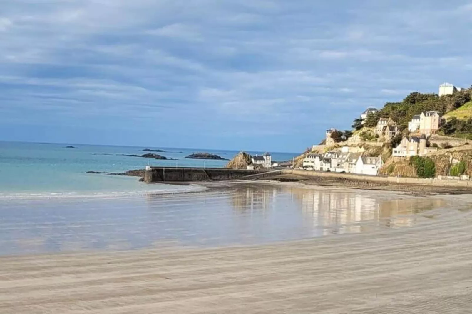 Résidence Regates-Buitenkant zomer