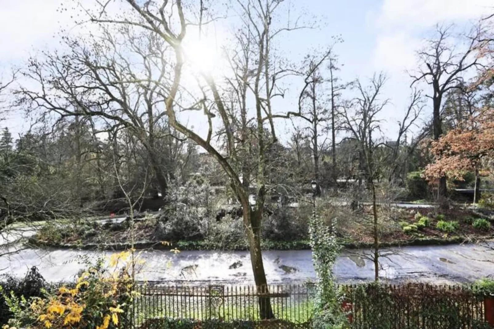 Maison Labruy&egrave;re - Royal Garden Suite-Buitenkant zomer