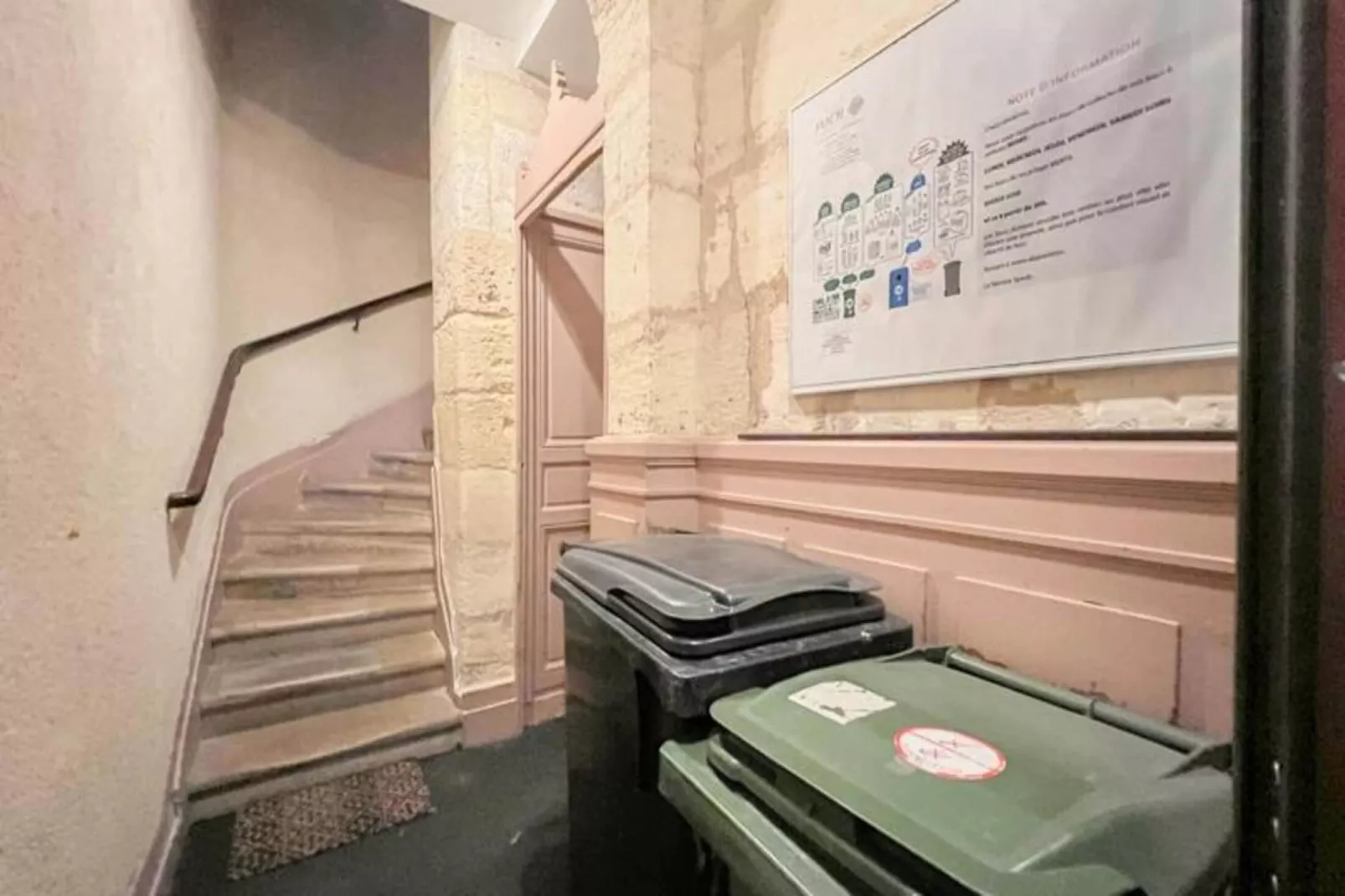 Appartement De Haut Standing Authentique Situ&eacute; Au Coeur Du Triangle D'or-Buitenkant zomer