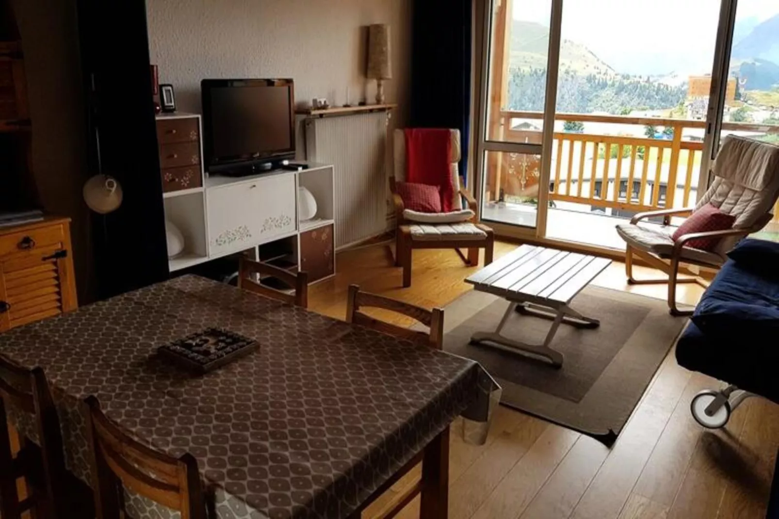 Résidence Choucas-Buitenkant zomer