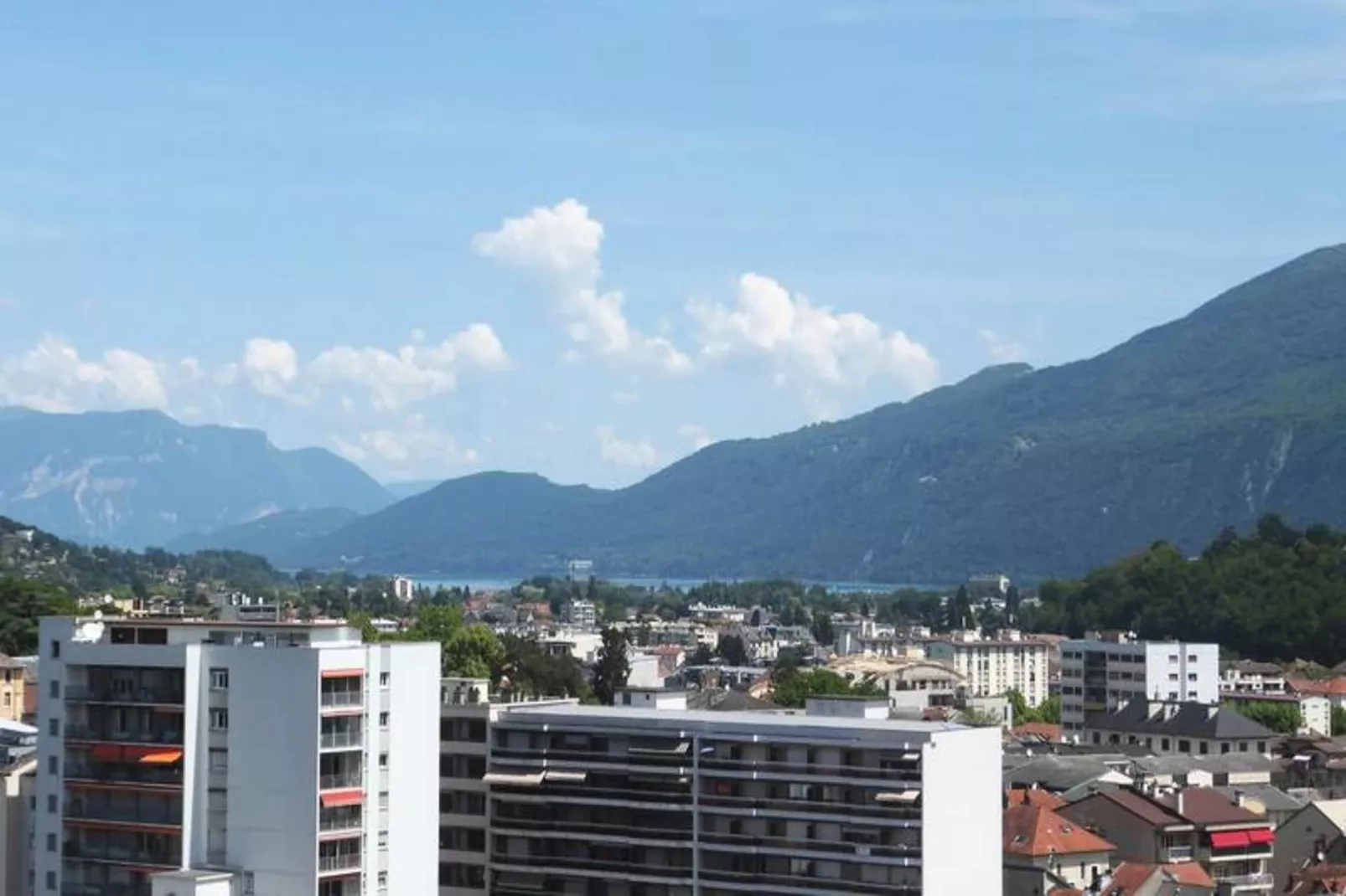 Résidence Montcalm B-Uitzicht zomer