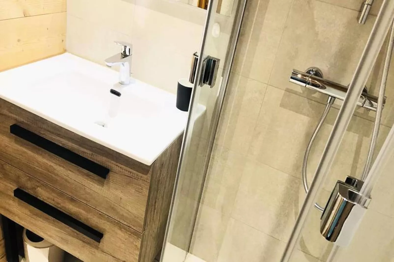 Résidence Clairiere-Badkamer