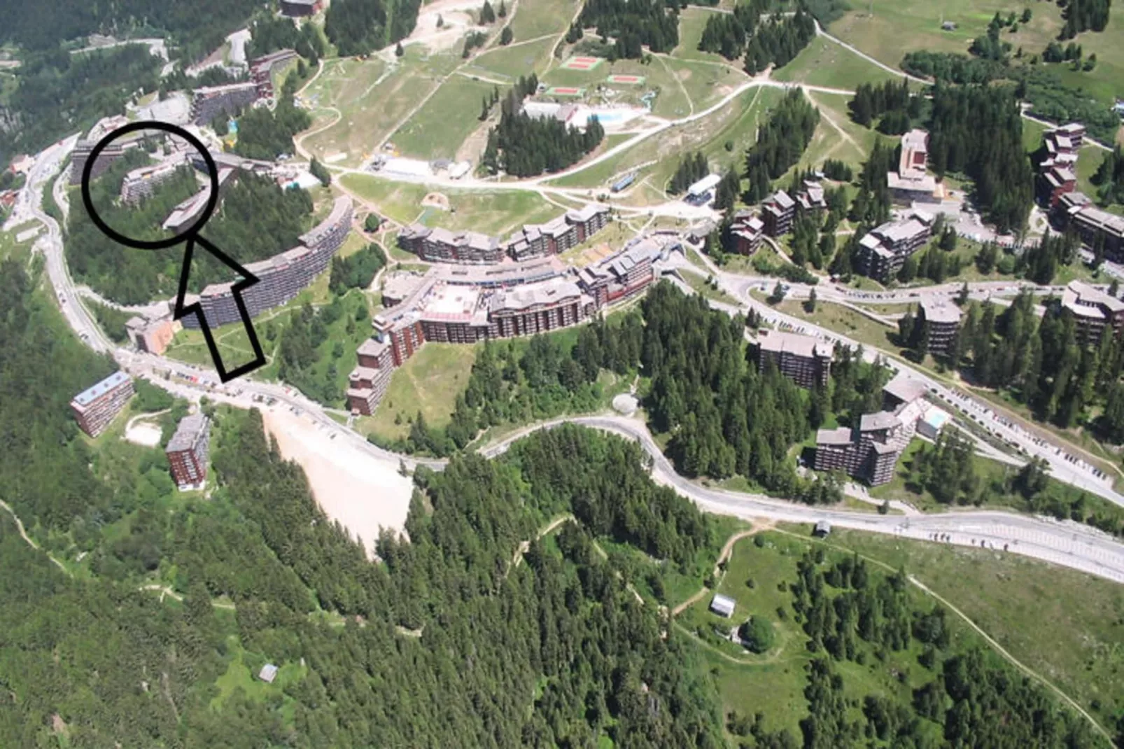 Résidence Miravidi-Buitenkant zomer