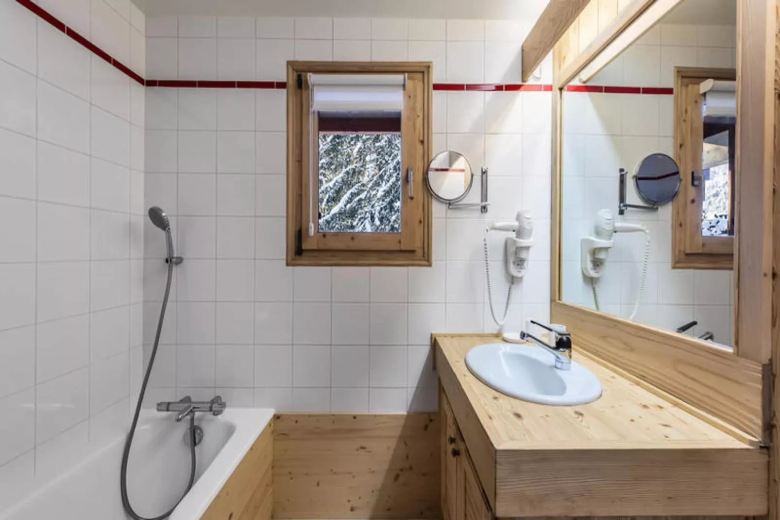 Résidence La Gelinotte-Badkamer