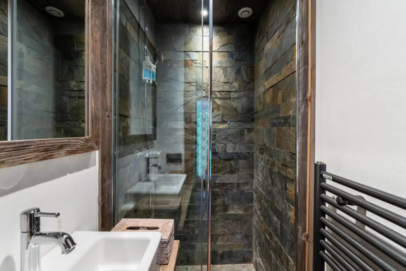 Résidence Amethyste-Badkamer