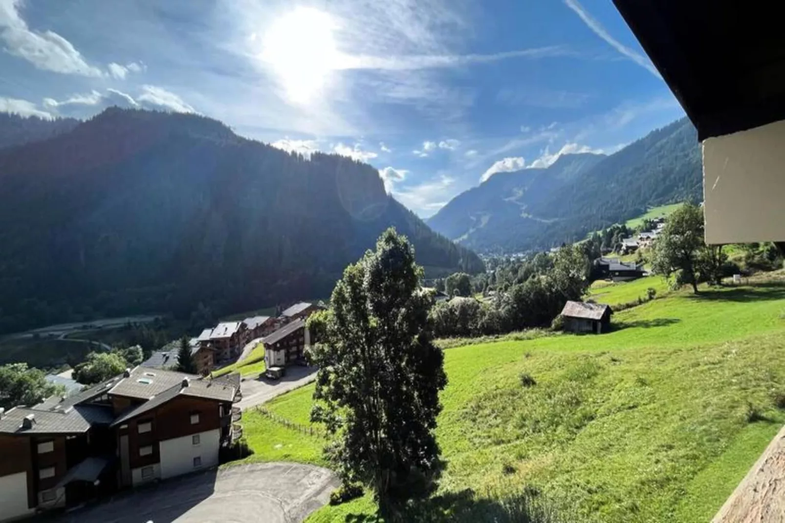Résidence Chaumiere Des Neiges-Tuinen zomer
