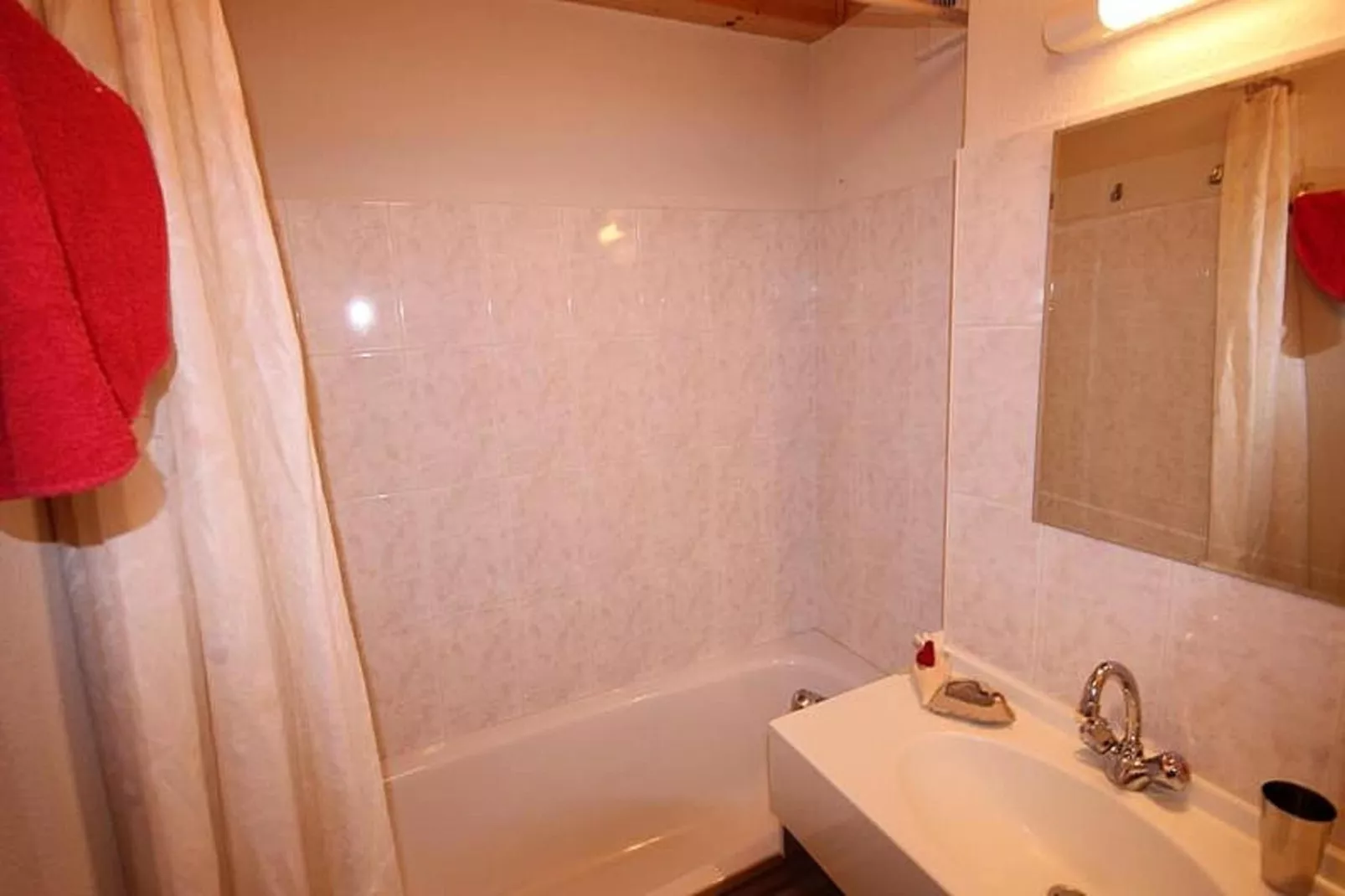 Appartements à Saint Jean d'Aulps-Badkamer