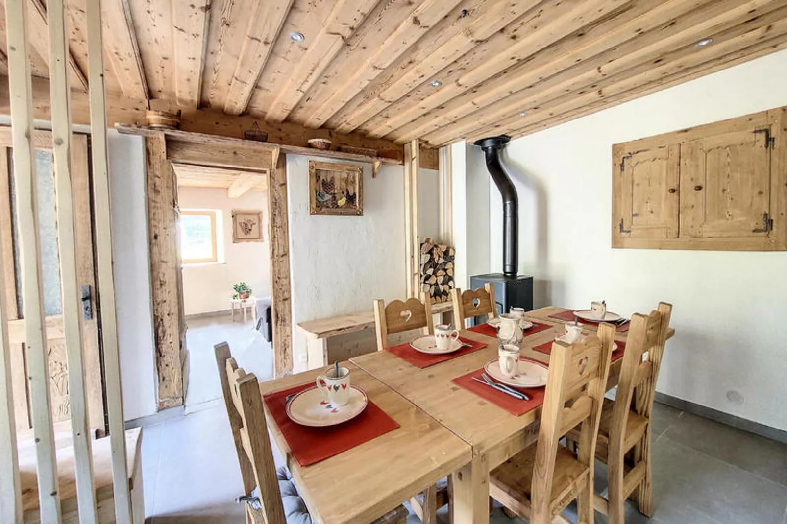 Appartements à Saint Jean d'Aulps-Eetkamer