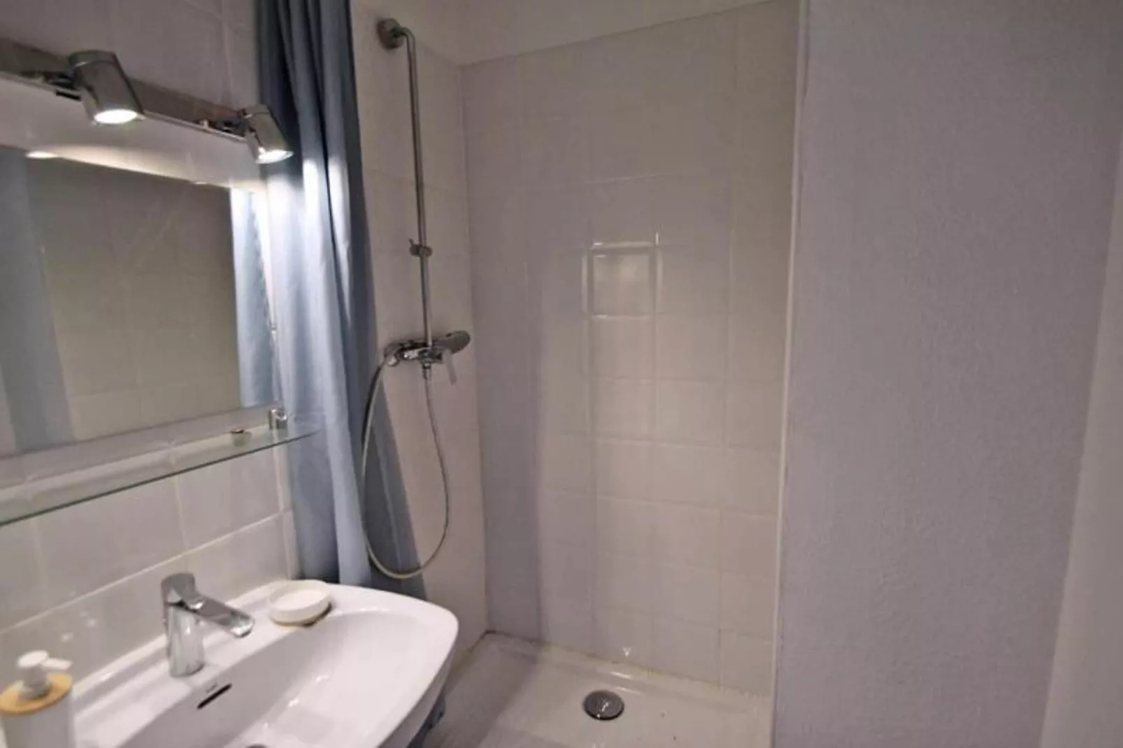 Résidence Les Boucanniers-Badkamer