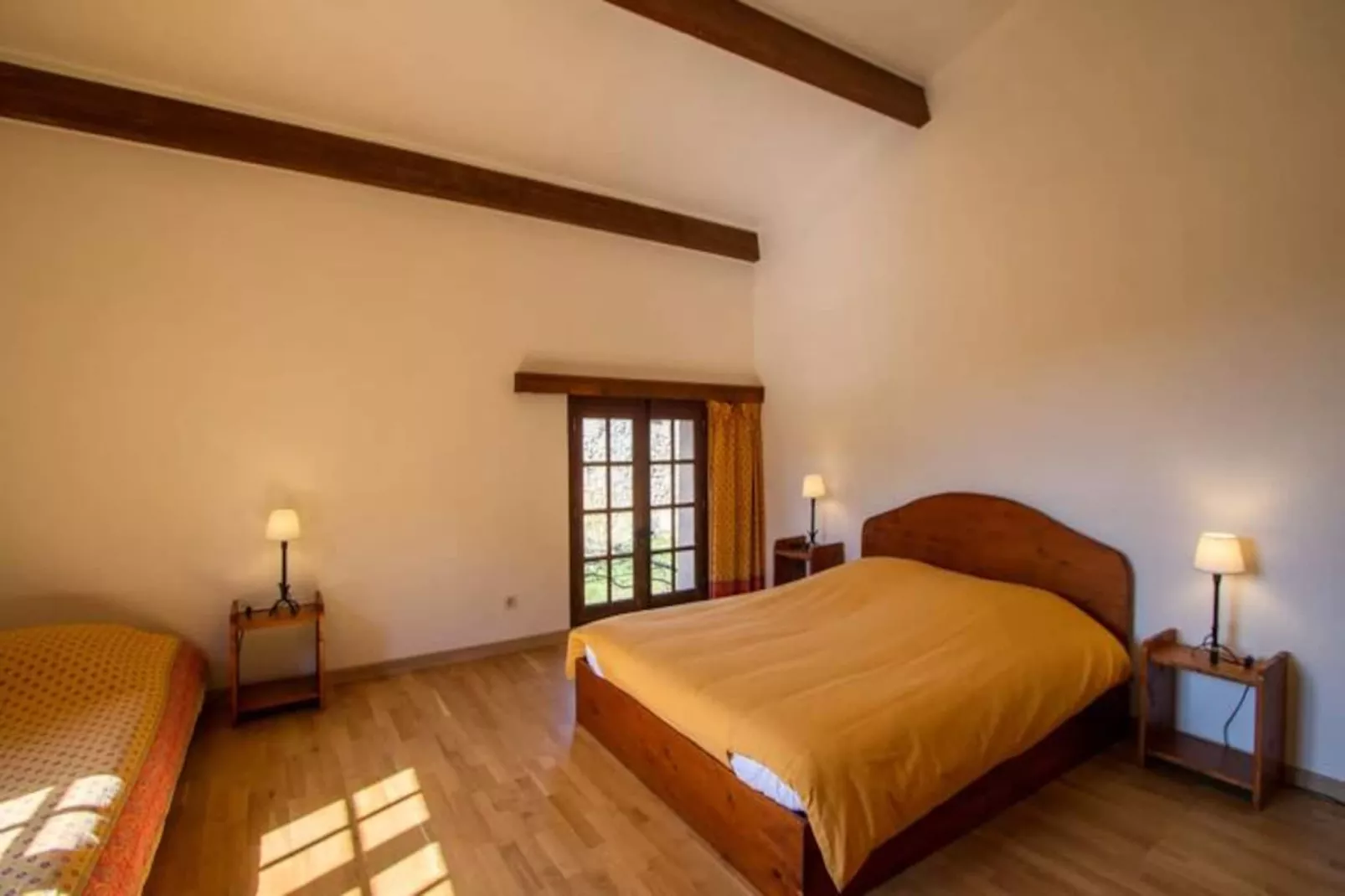 L'oubradou, Mas De Charme, Piscine Partag&eacute;e En Provence, Nature Et Calme-Image-tags.