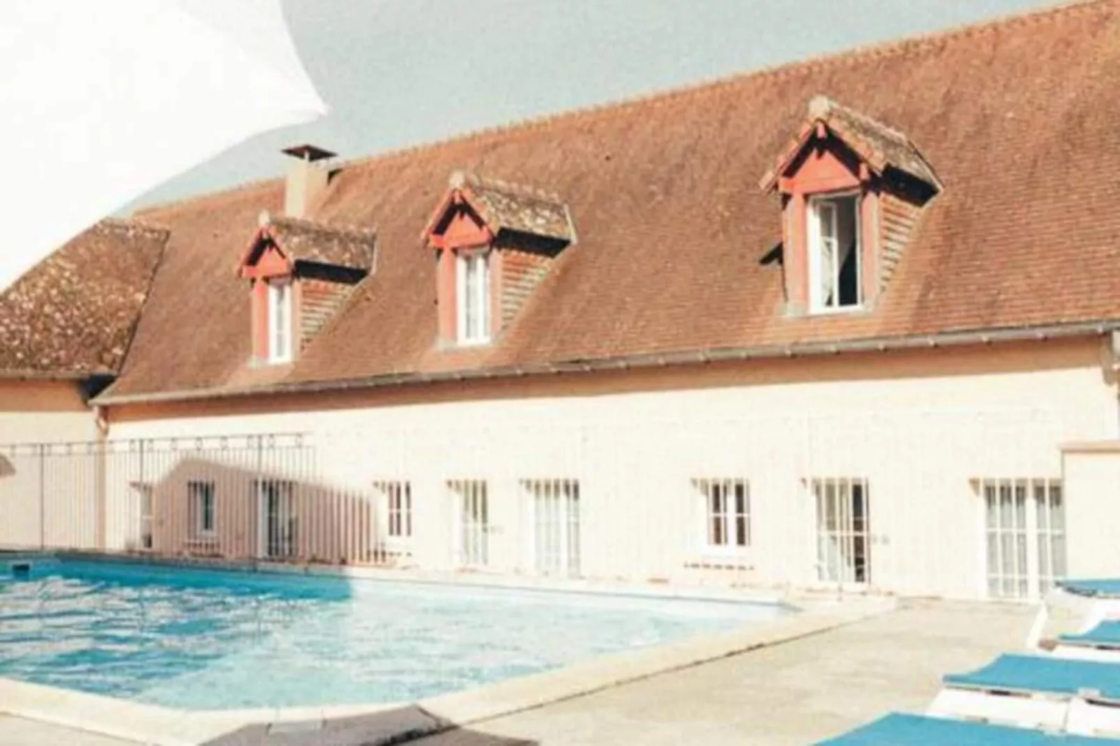 Appart'Hotel La Roche-Posay - Buitenkant zomer