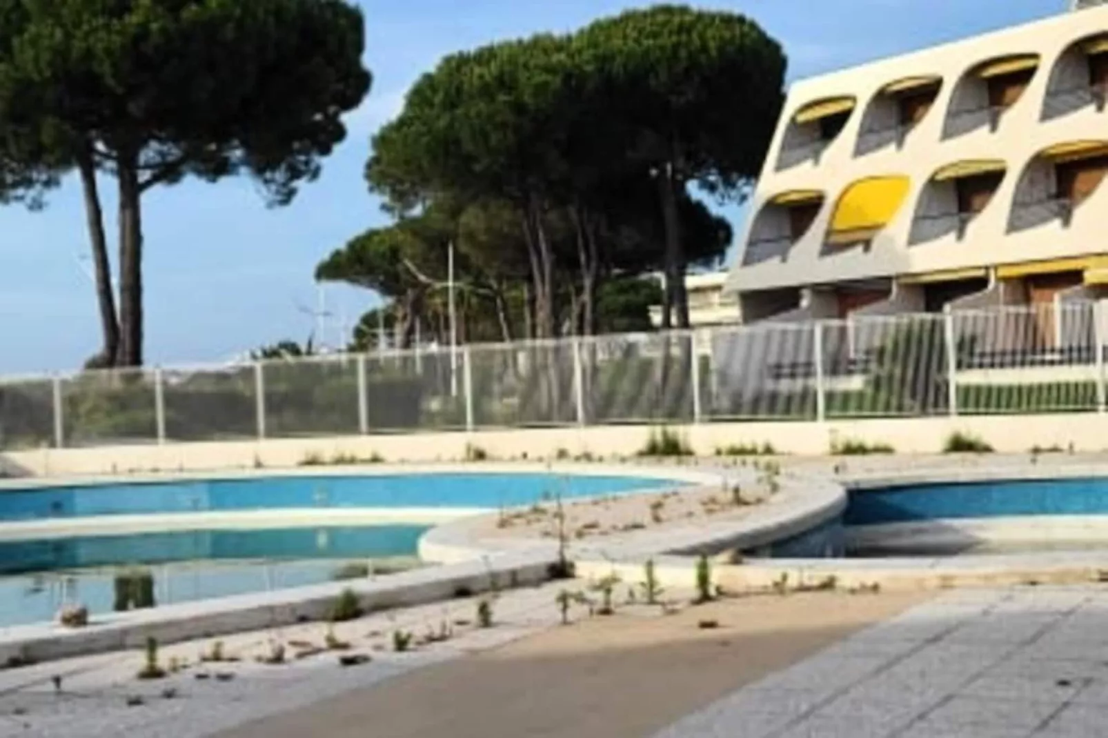 Résidence Une Escale En Bord De Plage Avec Piscine Et Jardins.-Image-tags.