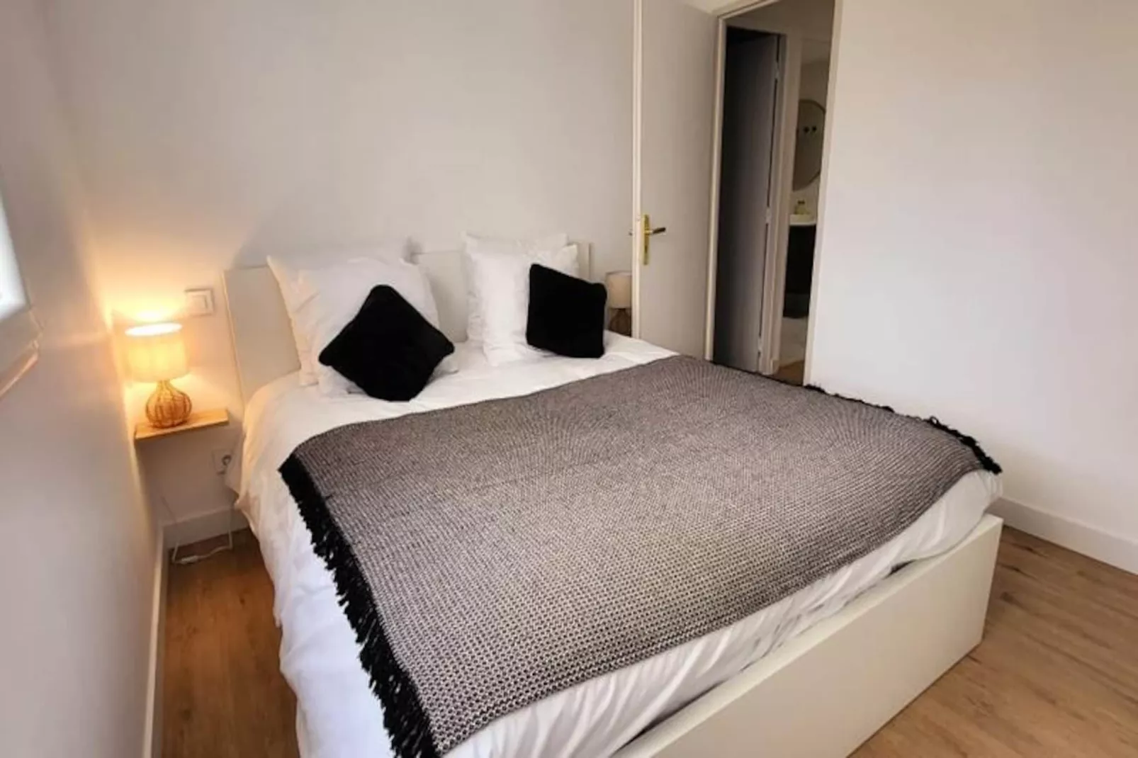 Résidence Domino 1 Superbement R&eacute;nov&eacute; - 2 Chambres -terrasse &agrave; 300m Plage, Commerces-Image-tags.