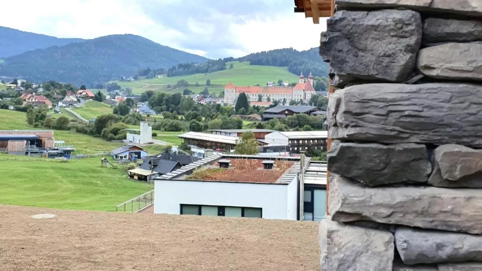 Grebenzen Lodge Hirsch-Uitzicht zomer